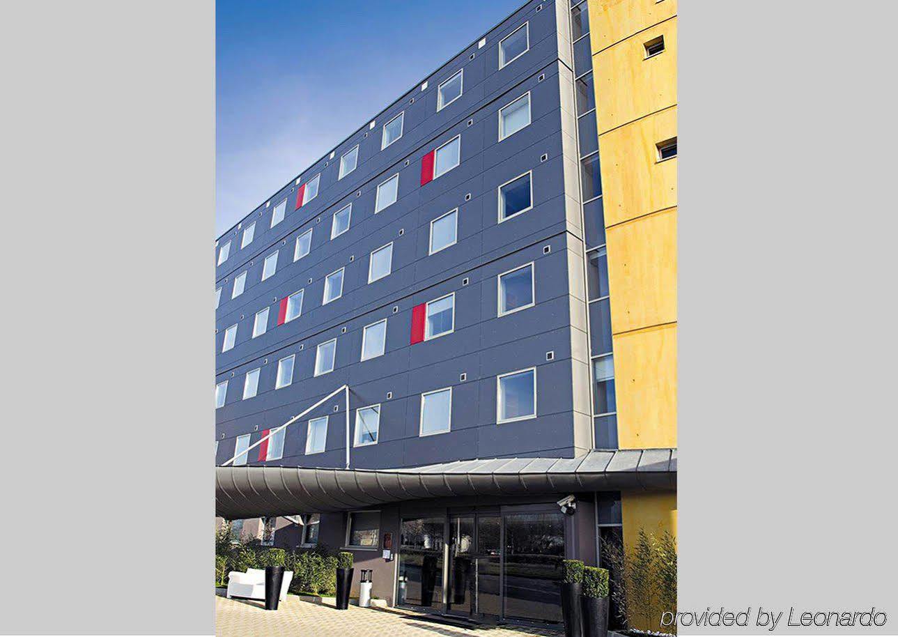 Standing Hotel Suites By Actisource Roissy-en-France Exterior foto